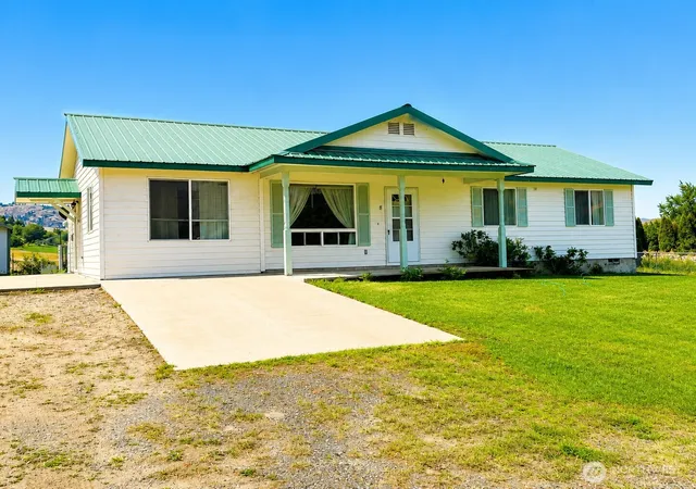 Photo 1 of Single family home for sale at 8 Orchard Loop S, Tonasket, WA 98855 | MLS# NWM2543880 | Listing updated on 2026-09-22