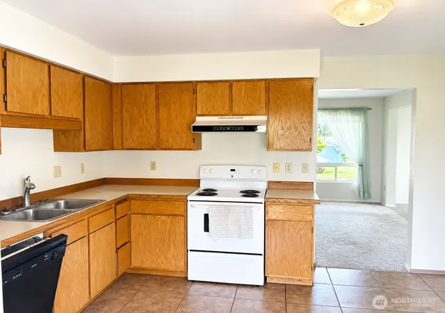 Photo 4 of Single family home for sale at 8 Orchard Loop S, Tonasket, WA 98855 | MLS# NWM2543880 | Listing updated on 2026-09-22
