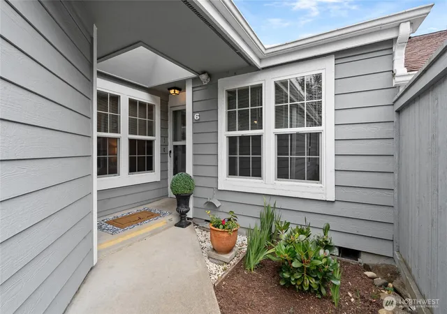Photo 3 of Condo for sale at 6020 N Highlands Pkwy #6, Tacoma, WA 98406 | MLS# NWM2543887 | Listing updated on 2026-09-30
