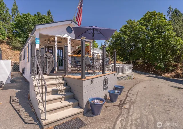 Photo 2 of Manufactured home for sale at 11155 S Lakeshore Rd #17A, Chelan, WA 98816 | MLS# NWM2543906 | Listing updated on 2026-09-22