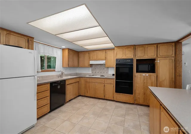 Photo 4 of Single family home for sale at 7004 Alderwood Ct SE, Lacey, WA 98503 | MLS# NWM2543940 | Listing updated on 2026-09-22