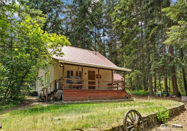 Photo 2 of Single family home for sale at 800 Timber Mountain Loop, Cle Elum, WA 98922 | MLS# NWM2543945 | Listing updated on 2026-09-24