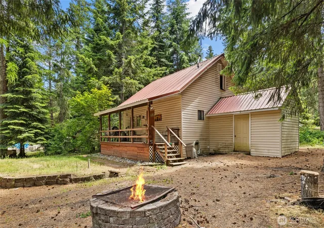 Photo 3 of Single family home for sale at 800 Timber Mountain Loop, Cle Elum, WA 98922 | MLS# NWM2543945 | Listing updated on 2026-09-24