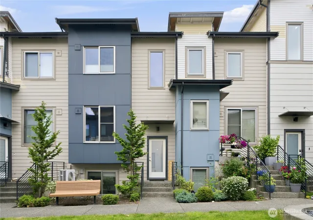 Photo 1 of Townhouse for sale at 522 Glacier Walk Se, Sammamish, WA 98074 | MLS# NWM2543956 | Listing updated on 2026-10-03