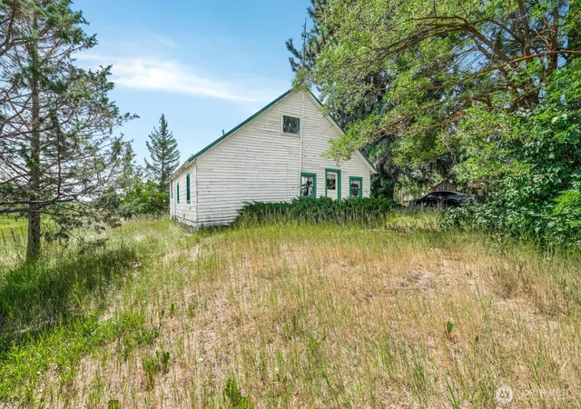 Photo 2 of Single family home for sale at 3220 Bickleton Hwy, Roosevelt, WA 99356 | MLS# NWM2543990 | Listing updated on 2026-09-22