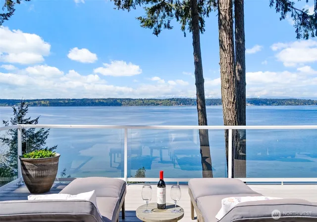 Photo 3 of Sale Pending at 3810 Forest Beach Dr Nw, Gig Harbor, WA 98335 | MLS# NWM2544006 | Listing updated on 2026-09-25