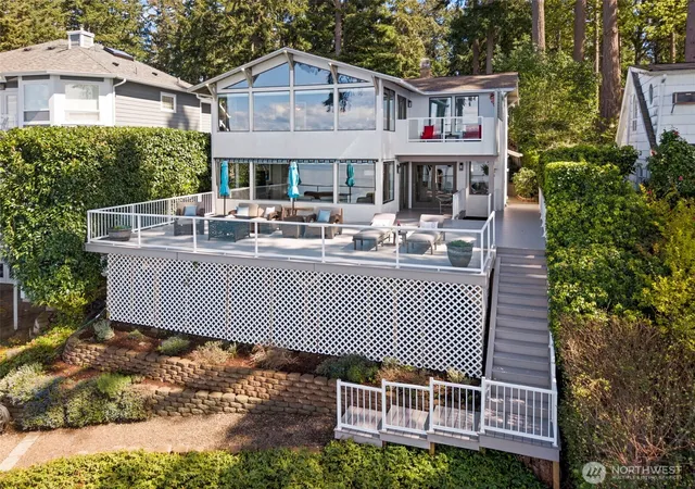 Photo 2 of Sale Pending at 3810 Forest Beach Dr Nw, Gig Harbor, WA 98335 | MLS# NWM2544006 | Listing updated on 2026-09-25