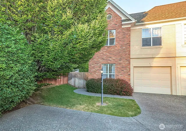 Photo 1 of Townhouse for sale at 278 Ne Deccio Rd, College Place, WA 99324 | MLS# NWM2544009 | Listing updated on 2026-09-20