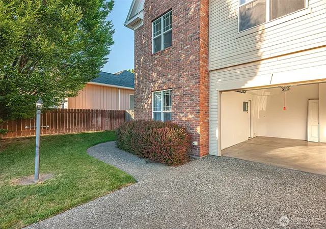 Photo 3 of Townhouse for sale at 278 Ne Deccio Rd, College Place, WA 99324 | MLS# NWM2544009 | Listing updated on 2026-09-20