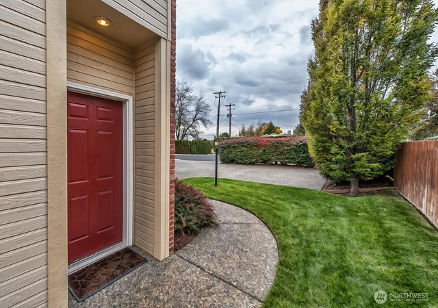 Photo 3 of Townhouse for sale at 278 NE Deccio Rd, College Place, WA 99324 | MLS# NWM2544009 | Listing updated on 2026-09-20