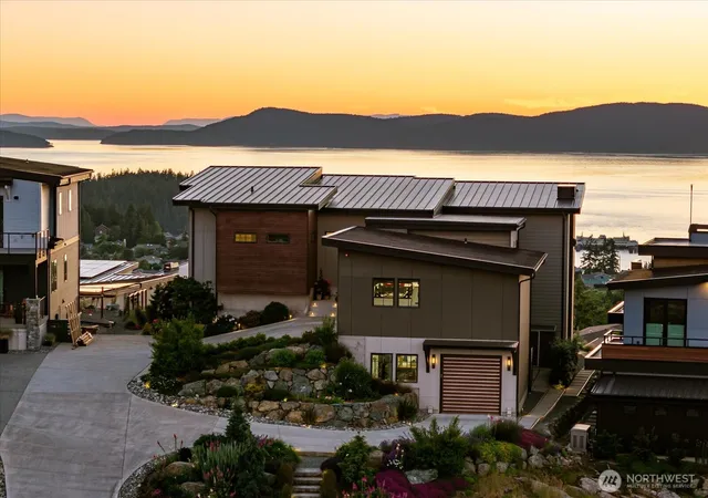 Photo 4 of Single family home for sale at 3945 Rock Ridge Pkwy, Anacortes, WA 98221 | MLS# NWM2544040 | Listing updated on 2026-09-22