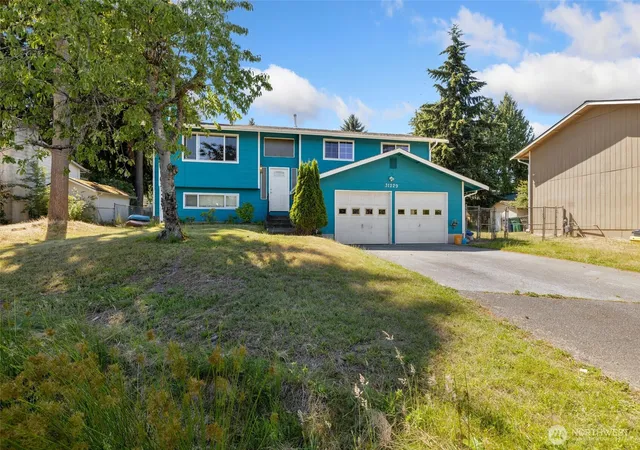 Photo 2 of Single family home for sale at 31229 10th Avenue S, Federal Way, WA 98003 | MLS# NWM2544047 | Listing updated on 2026-09-22