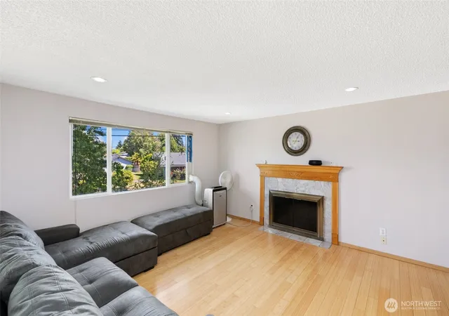 Photo 3 of Single family home for sale at 31229 10th Avenue S, Federal Way, WA 98003 | MLS# NWM2544047 | Listing updated on 2026-09-22