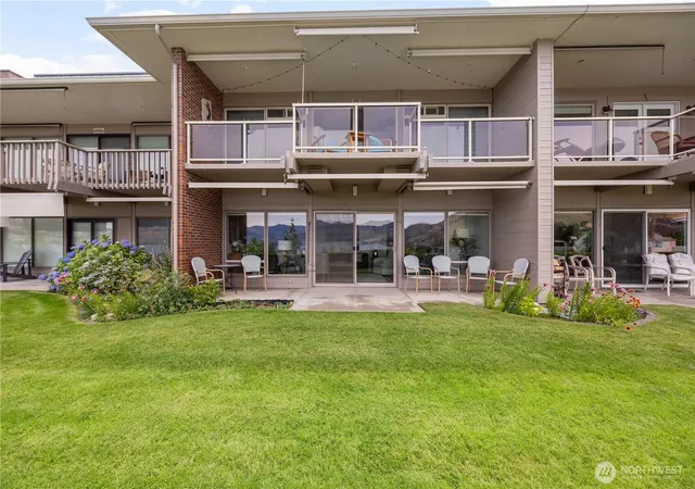 Photo 2 of Condo for sale at 301 S 3rd Street #3, Chelan, WA 98816 | MLS# NWM2544049 | Listing updated on 2026-09-22