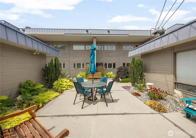 Photo 3 of Condo for sale at 301 S 3rd Street #3, Chelan, WA 98816 | MLS# NWM2544049 | Listing updated on 2026-09-22