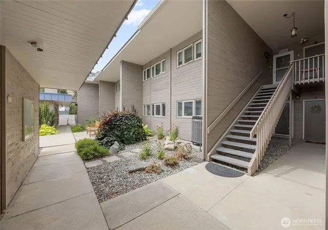 Photo 4 of Condo for sale at 301 S 3rd Street #3, Chelan, WA 98816 | MLS# NWM2544049 | Listing updated on 2026-09-22