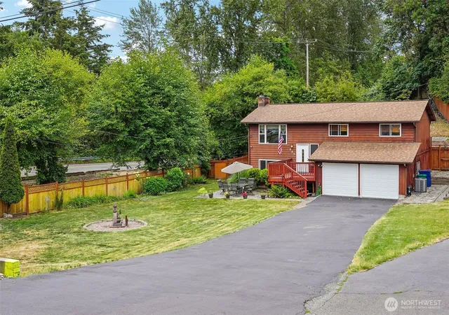 Photo 3 of Sale Pending at 553 S 111th Street, Seattle, WA 98168 | MLS# NWM2544063 | Listing updated on 2026-09-25