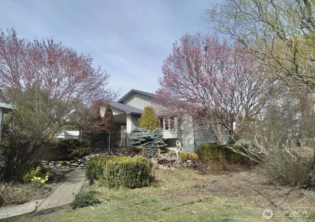 Photo 2 of Single family home for sale at 2050 James Ave, Okanogan, WA 98840 | MLS# NWM2544118 | Listing updated on 2026-09-22