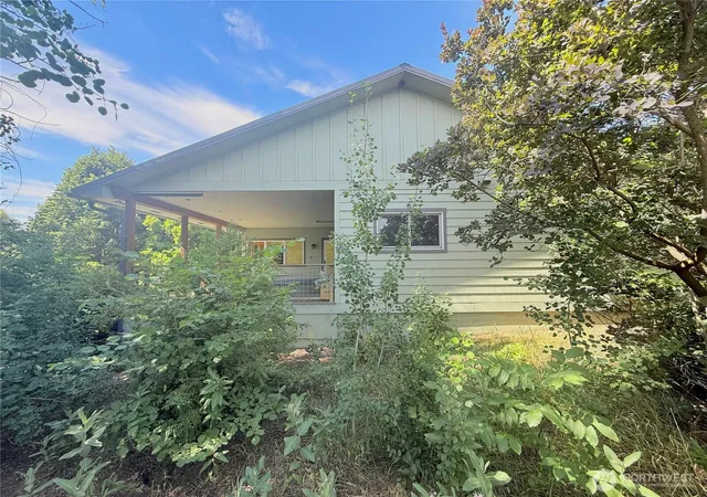 Photo 3 of Single family home for sale at 2050 James Ave, Okanogan, WA 98840 | MLS# NWM2544118 | Listing updated on 2026-09-22