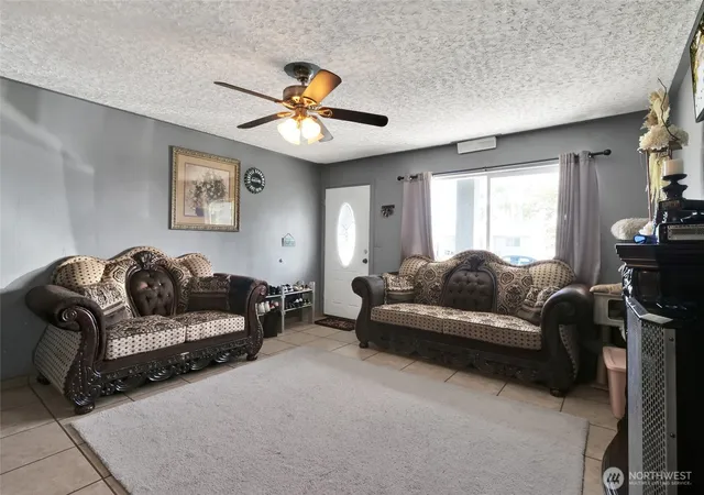 Photo 3 of Single family home for sale at 1101 Arnold Dr, Moses Lake, WA 98837 | MLS# NWM2544124 | Listing updated on 2026-10-01
