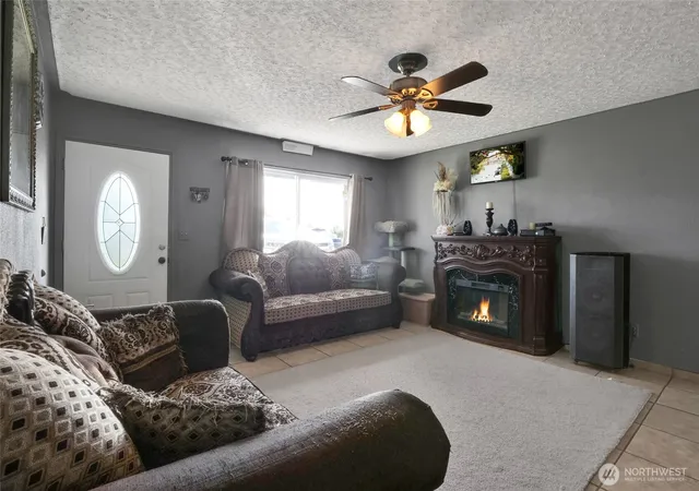 Photo 4 of Single family home for sale at 1101 Arnold Dr, Moses Lake, WA 98837 | MLS# NWM2544124 | Listing updated on 2026-10-01