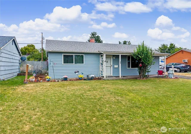 Photo 3 of Single family home for sale at 709 S Hawthorne Dr, Moses Lake, WA 98837 | MLS# NWM2544147 | Listing updated on 2026-09-22