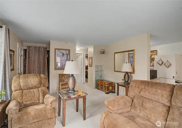 Photo 4 of Single family home for sale at 709 S Hawthorne Dr, Moses Lake, WA 98837 | MLS# NWM2544147 | Listing updated on 2026-09-22