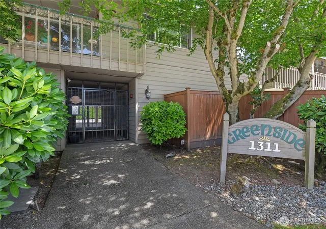 Photo 2 of Condo for sale at 1311 N Highlands Pkwy #1, Tacoma, WA 98406 | MLS# NWM2544189 | Listing updated on 2026-09-22