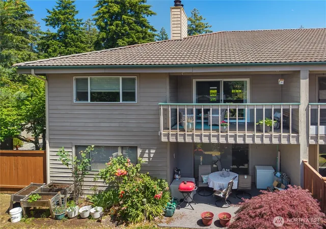 Photo 3 of Condo for sale at 1311 N Highlands Pkwy #1, Tacoma, WA 98406 | MLS# NWM2544189 | Listing updated on 2026-09-22