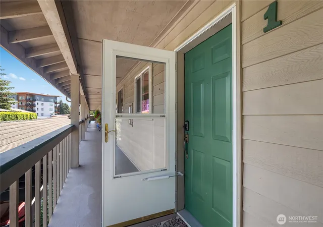 Photo 4 of Condo for sale at 1311 N Highlands Pkwy #1, Tacoma, WA 98406 | MLS# NWM2544189 | Listing updated on 2026-09-22