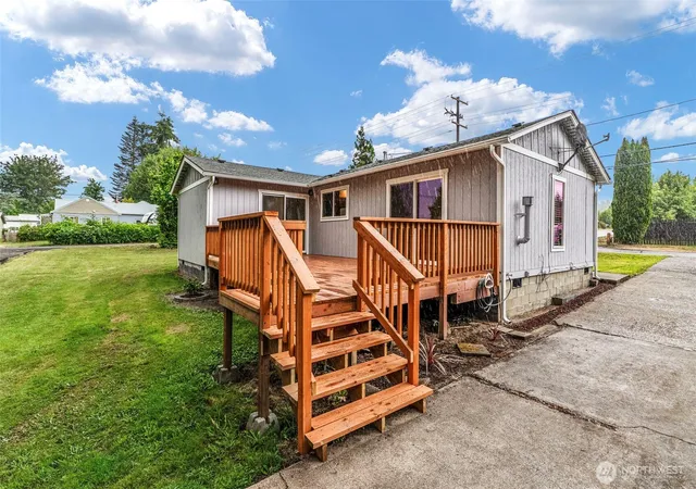 Photo 3 of Single family home for sale at 175 Jacobson Rd, Cathlamet, WA 98612 | MLS# NWM2544190 | Listing updated on 2026-09-22
