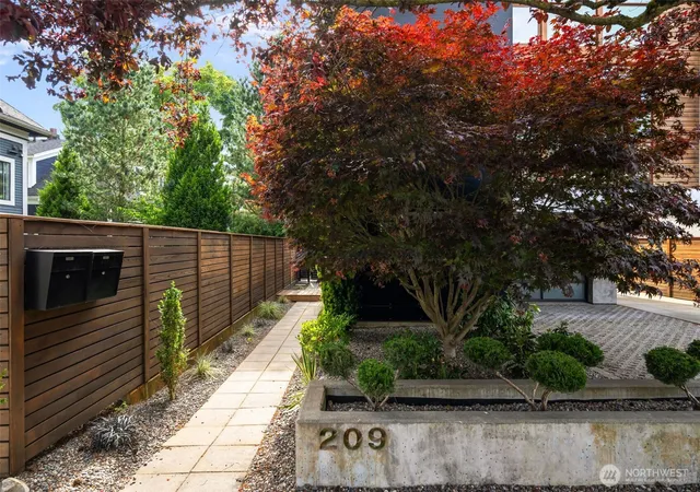 Photo 2 of Single family home for sale at 209 12th Avenue E, Seattle, WA 98102 | MLS# NWM2544229 | Listing updated on 2026-09-22