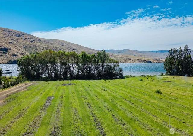 Photo 3 of Land for sale at 1 Stennes Dr, Pateros, WA 98846 | MLS# NWM2544232 | Listing updated on 2026-09-22