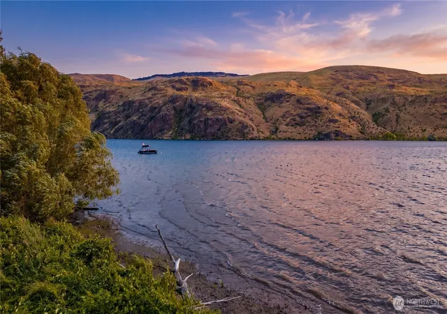 Photo 1 of Land for sale at 2 Stennes Dr, Pateros, WA 98846 | MLS# NWM2544233 | Listing updated on 2026-09-22
