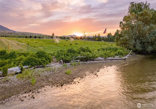 Photo 3 of Land for sale at 3 Stennes Dr, Pateros, WA 98846 | MLS# NWM2544235 | Listing updated on 2026-09-22