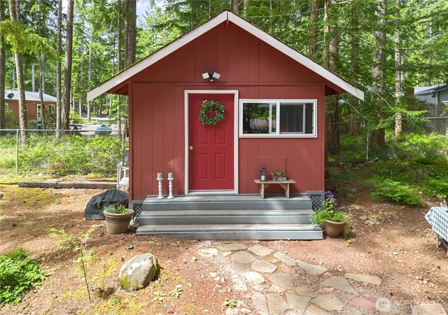 Photo 3 of Single family home for sale at 90 N Fircrest Pl, Hoodsport, WA 98548 | MLS# NWM2544236 | Listing updated on 2026-09-22
