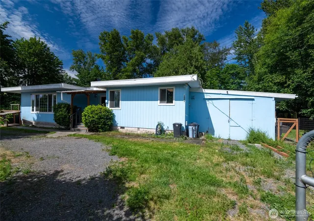 Photo 3 of Sale Pending at 14808 Larch Way, Lynnwood, WA 98087 | MLS# NWM2544244 | Listing updated on 2026-09-28