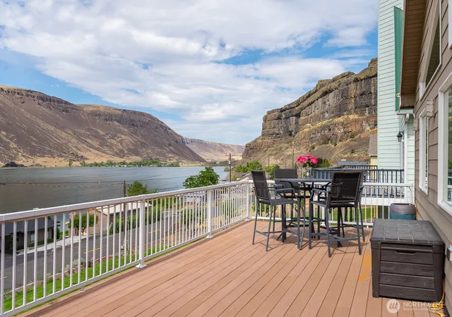 Single family home for sale at 32611 Lakeshore Dr NE, Coulee City, WA 99115 | MLS# NWM2544251