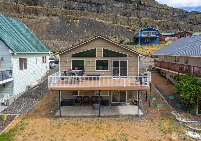 Photo 3 of Single family home for sale at 32611 Lakeshore Dr Ne, Coulee City, WA 99115 | MLS# NWM2544251 | Listing updated on 2026-09-22