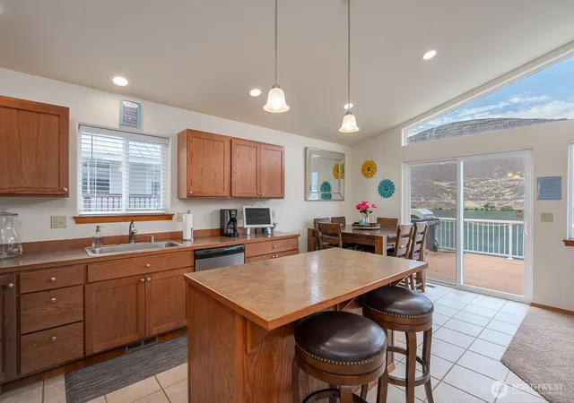Photo 4 of Single family home for sale at 32611 Lakeshore Dr NE, Coulee City, WA 99115 | MLS# NWM2544251 | Listing updated on 2026-09-22