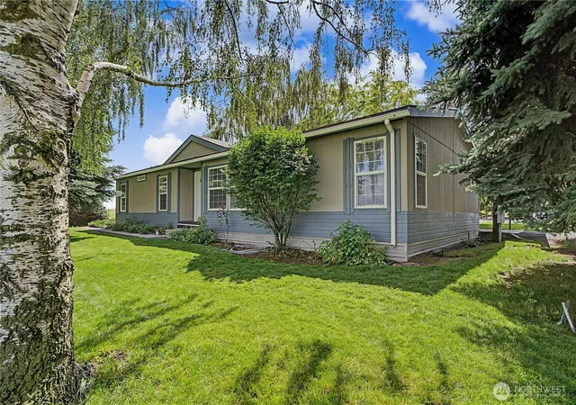 Photo 2 of Manufactured home for sale at 18518 Rd 85 Se, Warden, WA 98857 | MLS# NWM2544271 | Listing updated on 2026-09-25