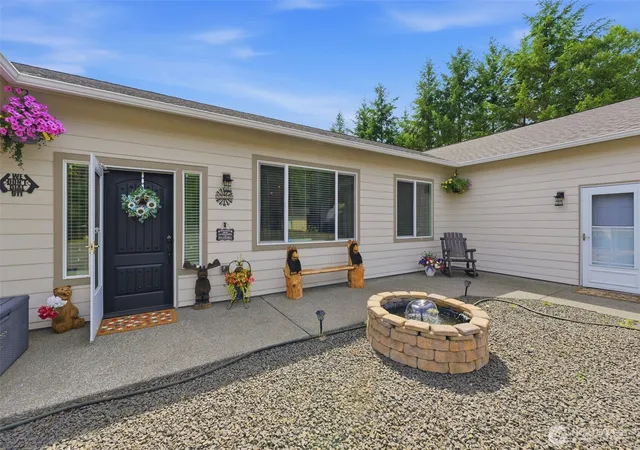 Photo 3 of Single family home for sale at 300 E Mclane Cvs Dr, Grapeview, WA 98546 | MLS# NWM2544330 | Listing updated on 2026-09-24