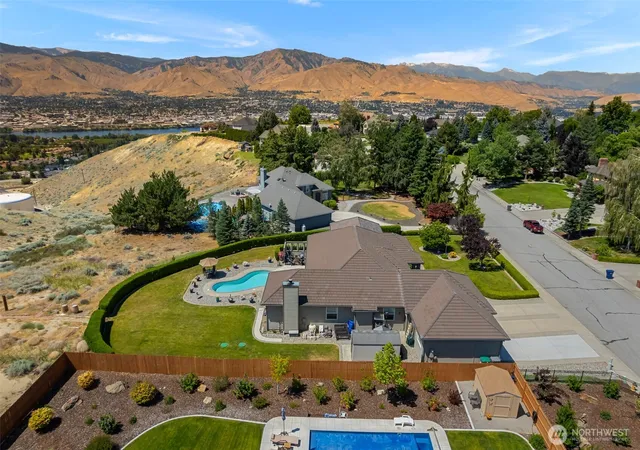 Photo 3 of Single family home for sale at 2286 Grand Ave, East Wenatchee, WA 98802 | MLS# NWM2544344 | Listing updated on 2026-09-30