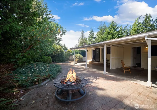 Single family home for sale at 1781 NE 11th Avenue, Oak Harbor, WA 98277 | MLS# NWM2544346