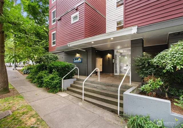 Photo 3 of Condo for sale at 2805 Ne 125th Street #304, Seattle, WA 98125 | MLS# NWM2544365 | Listing updated on 2026-09-22