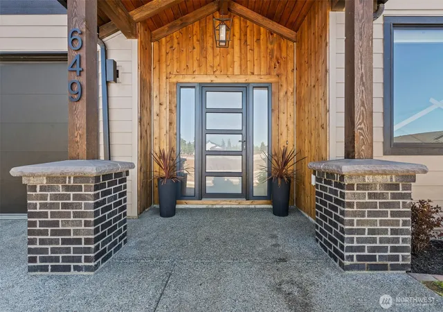 Photo 3 of Single family home for sale at 649 Prominence St, Winlock, WA 98596 | MLS# NWM2544381 | Listing updated on 2026-09-29