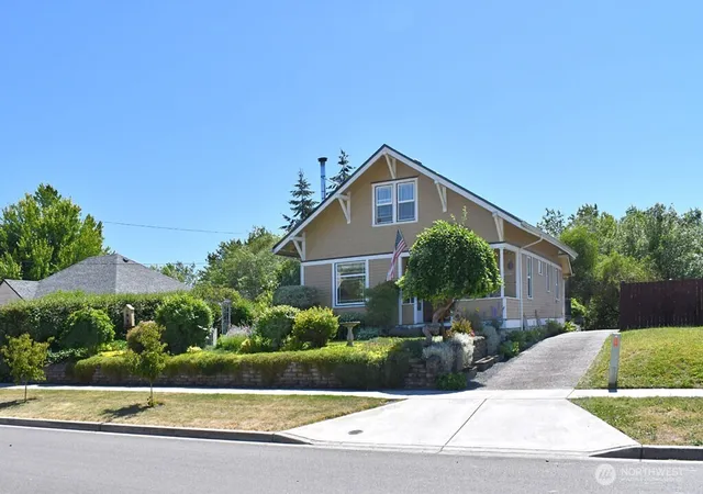 Photo 1 of Single family home for sale at 673 Sw Chehalis Ave, Chehalis, WA 98532 | MLS# NWM2544411 | Listing updated on 2026-09-22