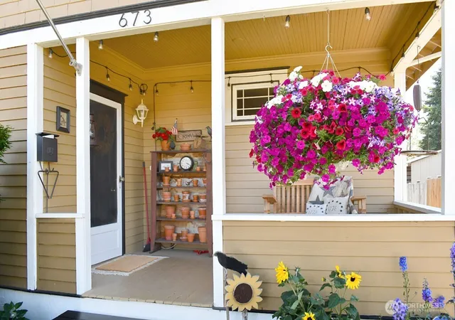 Photo 3 of Single family home for sale at 673 SW Chehalis Ave, Chehalis, WA 98532 | MLS# NWM2544411 | Listing updated on 2026-09-22