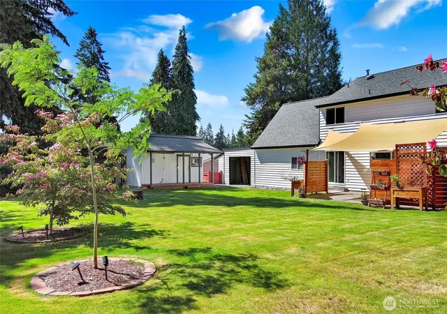 Photo 4 of Sale Pending at 122 Bellflower Rd, Bothell, WA 98012 | MLS# NWM2544441 | Listing updated on 2026-10-01