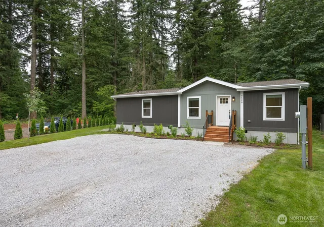 Photo 2 of Manufactured home for sale at 8528 Juniper Pl, Maple Falls, WA 98266 | MLS# NWM2544442 | Listing updated on 2026-10-01